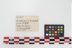 Etiketten zu Keramikgefäß (NHMW-PRAE-024915)